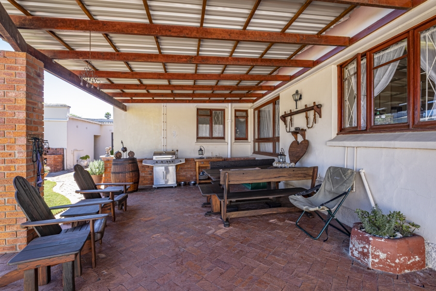 4 Bedroom Property for Sale in Summerstrand Eastern Cape